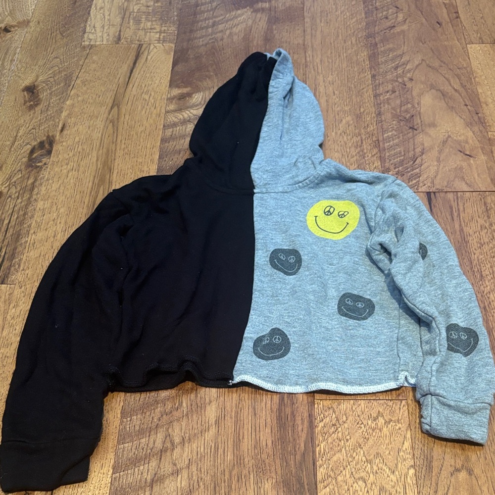 Fbz Girl’s Black and Grey Smiley Hoodie Size 6
